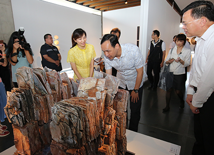 Mayor of New Taipei City, Eric Chu and the guests visited the exhibition