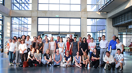 The group photo of artists at the museum hall